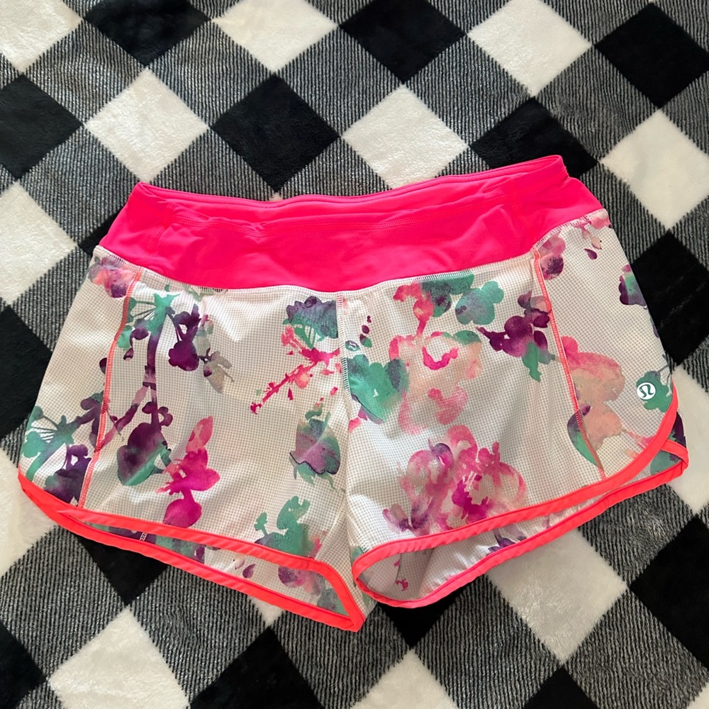 Lululemon Ultra Turbo Run Shorts ~ Blurred Blossom ~ sz 6 ~ 4 inch inseam